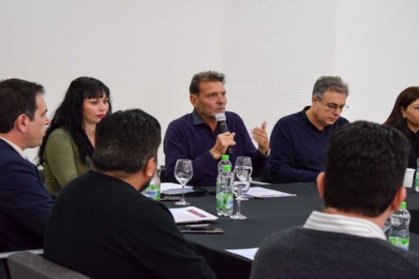 Segundo encuentro de intendentes y presidentes comunales en el SEOM