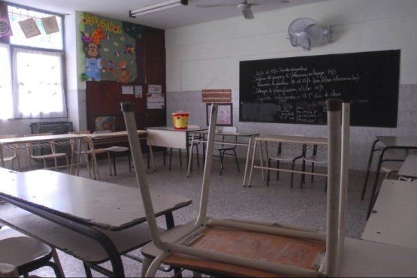 Sigue el conflicto docente y el gobierno emite una circular para que se abran las escuelas