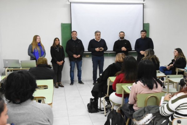 La ciudad capacita a mujeres y varones para las industrias locales