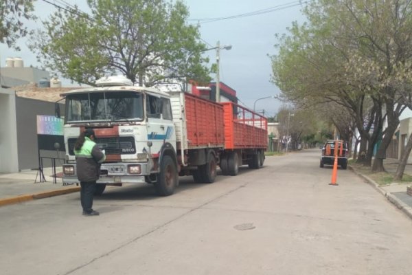 Se infraccionó a tres camiones que circulaban dentro de la ciudad