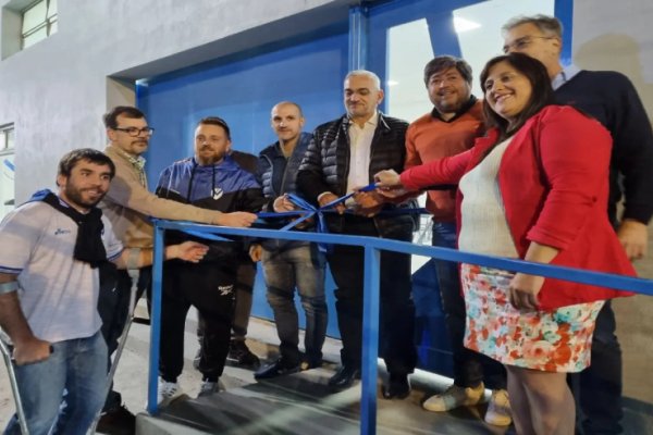 Calvo acompañó la inauguración del nuevo salón social de Peñarol Rafaela