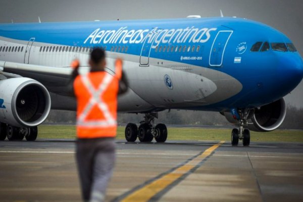 Aerolíneas Argentinas elimina la acumulación de millas para funcionarios públicos en viajes pagados por el Estado