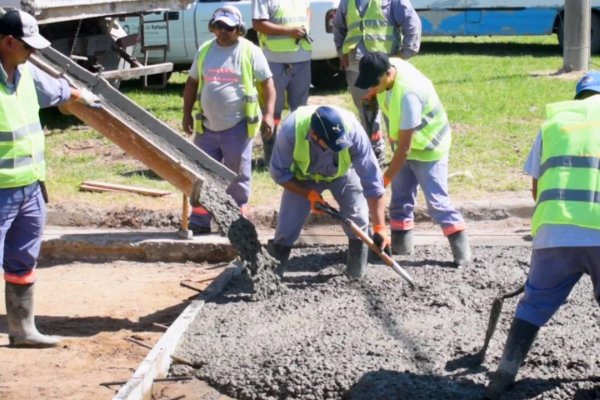 Mejoras en Bo. Los Arces: Primero iluminación, ahora pavimentación