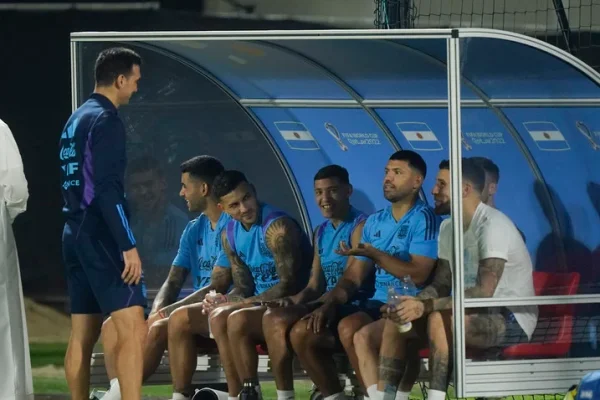 La práctica de la Selección: el Kun, presente con los titulares