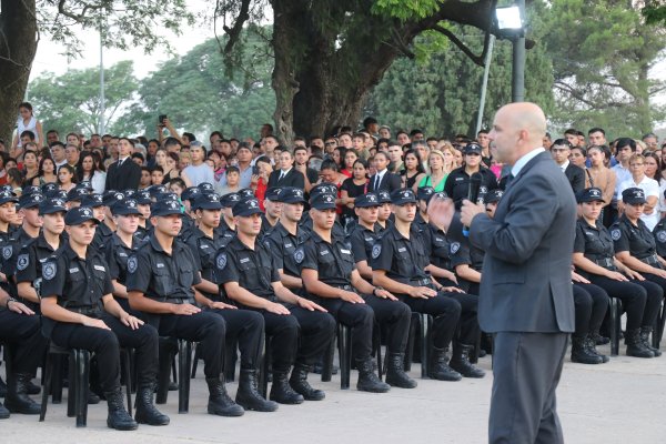 Egresaron 566 cadetes de la Escuela de Policía de Recreo