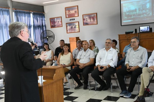 Encuentro de autoridades con Monseñor Pedro Torres