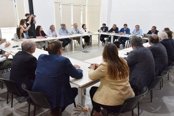 Bahillo se reunió con ministros de la zona núcleo y la Mesa de Enlace