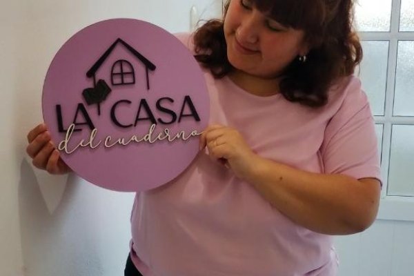 Encuadernación sustentable: Gisel, la vecina destacada por su emprendimiento