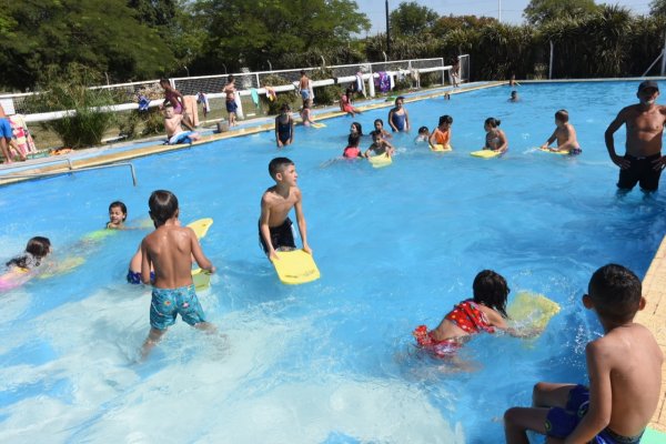 "Todos al agua" en el Centro de Educación Física 53