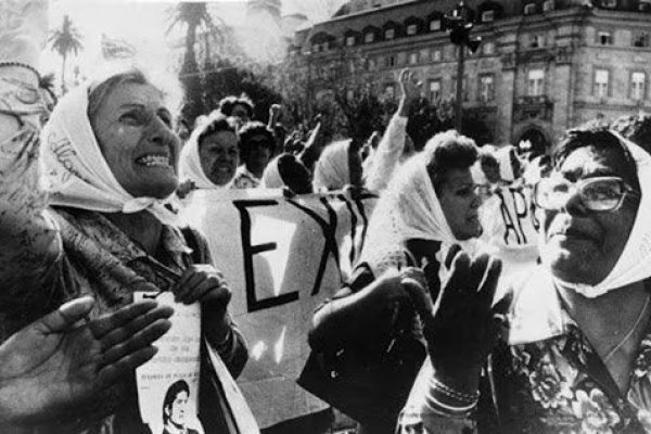 ¿Qué diferencia existe entre "Madres de Plaza de Mayo Línea Fundadora" y la otra facción?