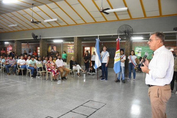 Comienzo de clases: El Intendente visitó la Escuela Mahatma Gandhi