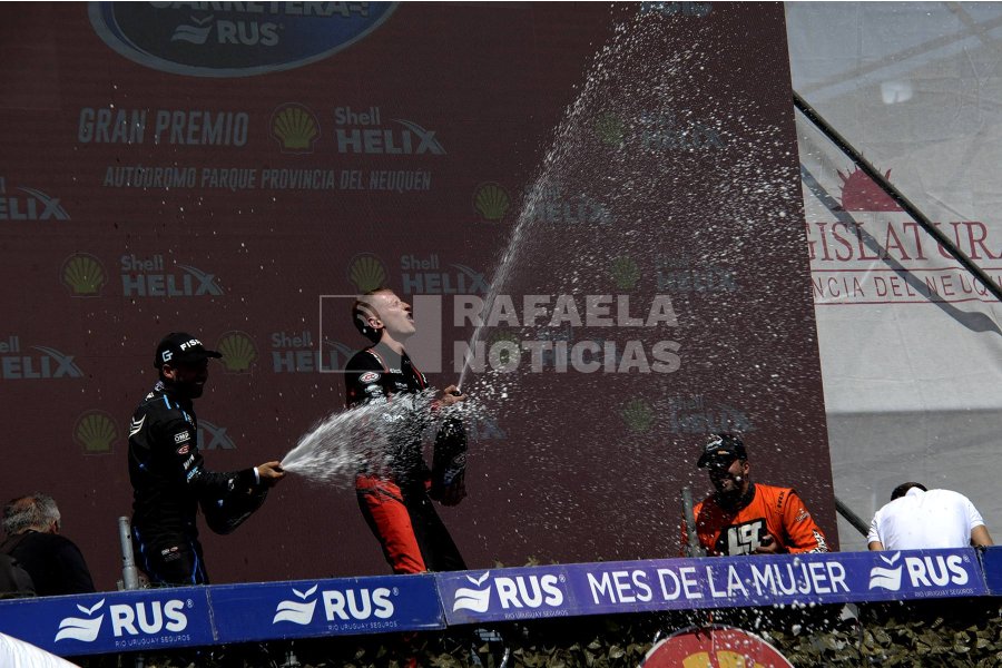 La celebración en el podio.