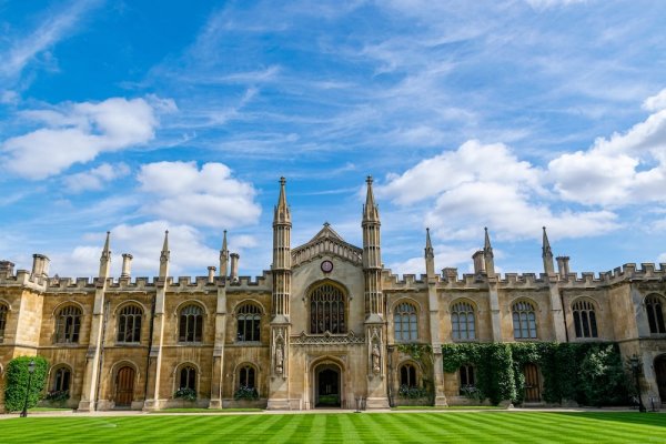 Rafaela fue invitada a participar de un simposio en la Universidad de Cambridge