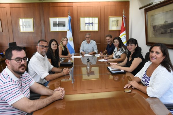 Municipio y Seom: Firma de convenio por mejoras en sus trabajadores