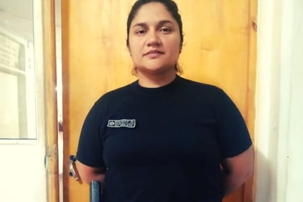 Para una embarazada, los milagros llevan uniforme