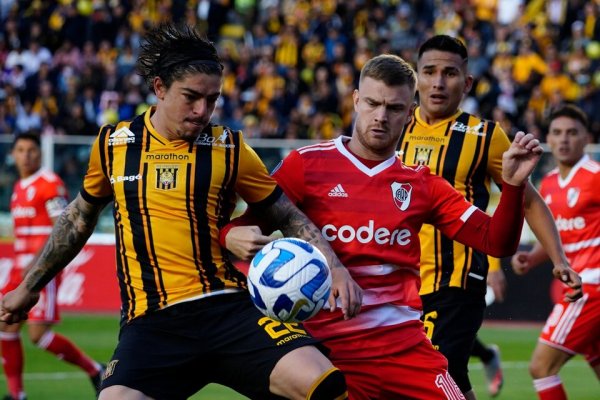 River no la pasó bien en su debut en Bolivia