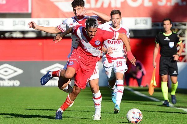 Unión de Santa Fe visita a Argentinos en La Paternal