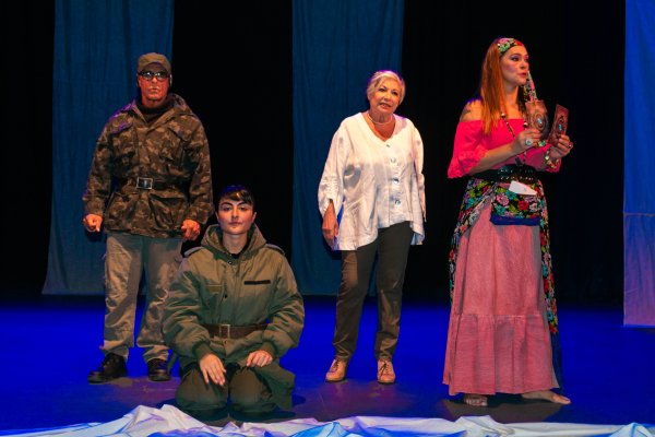 Presentan “Un mar de luto – Mujeres de Malvinas” en el Teatro Lasserre