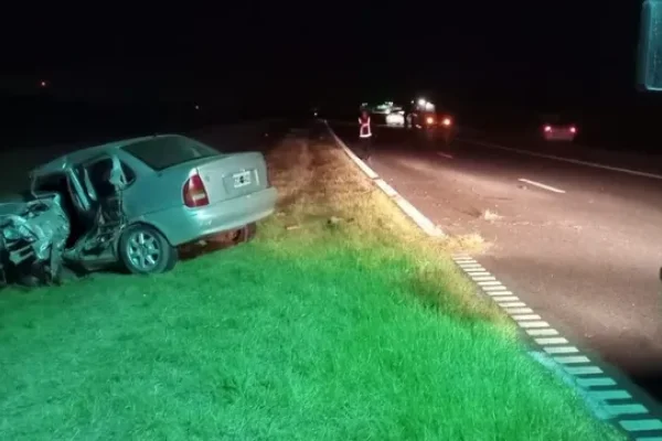 Un hombre murió en un choque en la autopista Rosario - Santa Fe tras cruzarse de carril