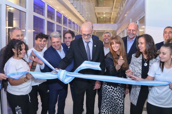 Perotti inauguró el nuevo edificio del Instituto Superior de Educación Física de Rosario