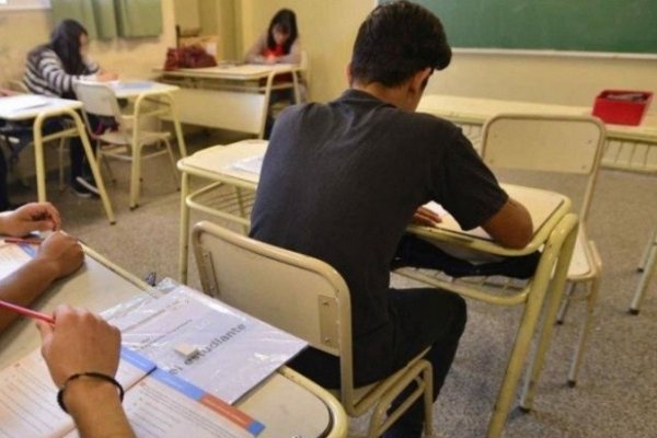 Estudiantes del secundario recibirán sus primeras calificaciones recién en agosto