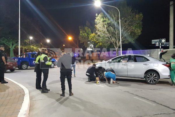 Accidentes en la madrugada: Una joven alcoholizada se accidentó en la rotonda de Luis Fanti