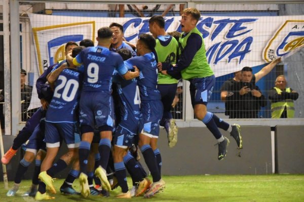 Atlético lo ganó sobre el final y se ilusiona