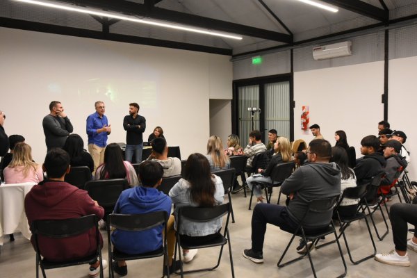 20 artistas locales pudieron iniciarse en el camino de la música gracias al programa “Mi Primer Tema”