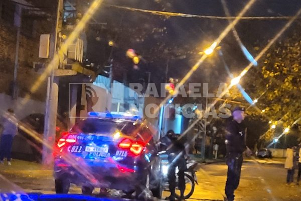 Un móvil policial y un motociclista protagonizaron un accidente en Bo. Villa del Parque