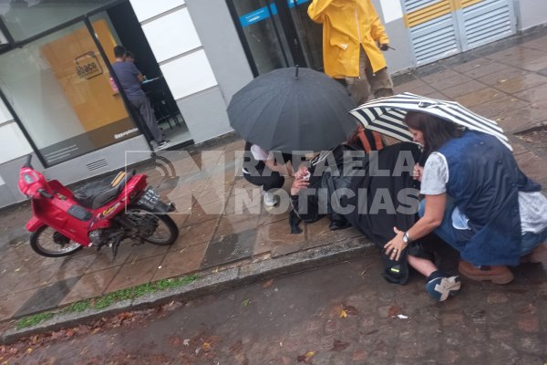 Fuerte impacto entre un motociclista y un automóvil