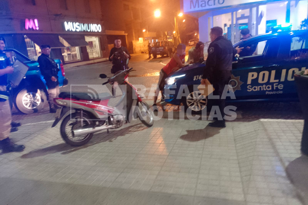 Hermanos arrestados por robo y captura de un individuo armado