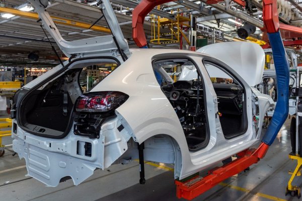 El Gobierno bajará aranceles de importación a las automotrices para que fabriquen modelos nuevos y exporten a la región