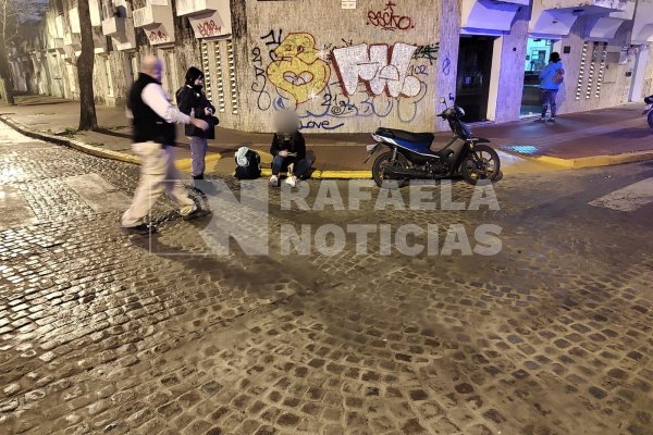 Accidente de tránsito en la intersección de Lamadrid y Maipú: Motociclista resultó herida