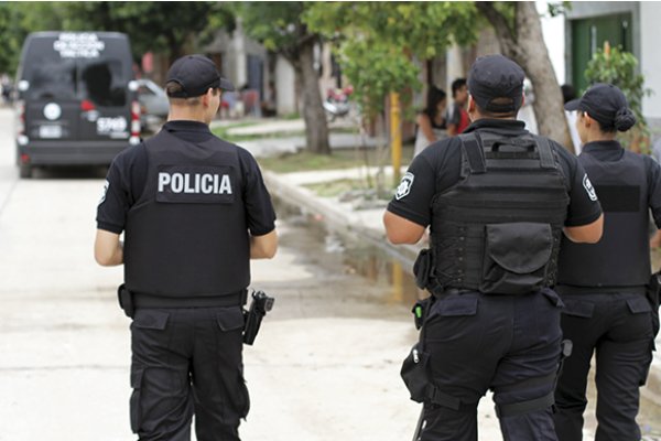 Policía de Santa Fe: Aumentan un 30% las horas adicionales