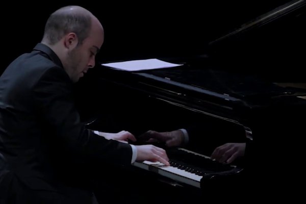 Pianista Sebastián Mantilleri en el Ciclo "Música de Cámara"