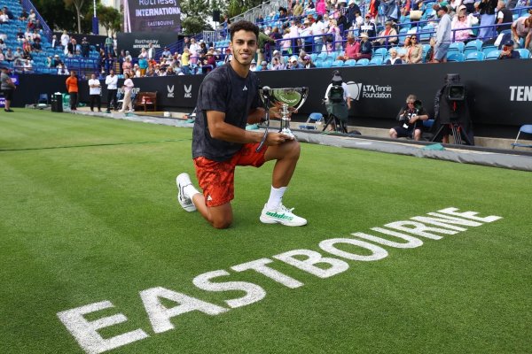 Cerúndolo hace historia en Eastbourne