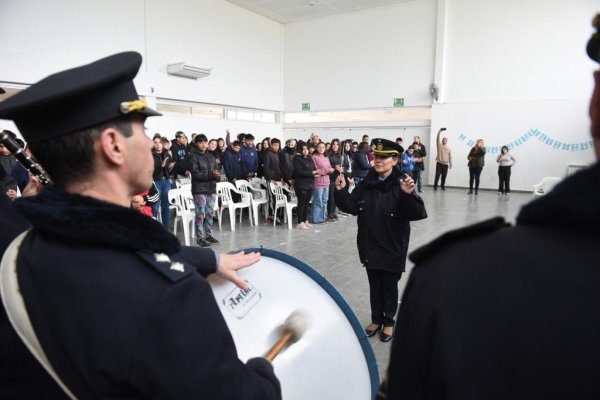 Por primera vez una mujer dirigió la Banda Sinfónica de la Policía de Santa Fe