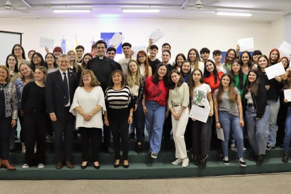 La Universidad Católica de Santa Fe entregó las becas Mons. Zazpe