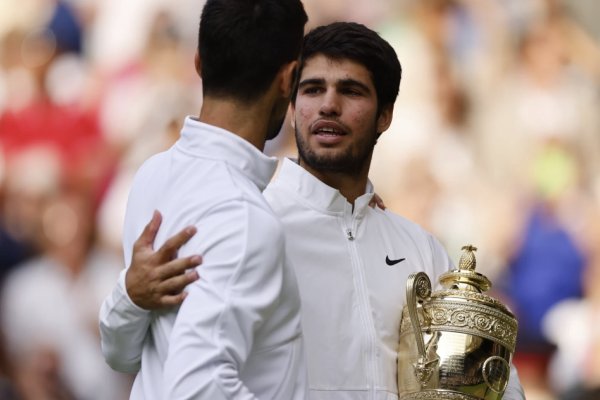 Alcaraz destronó en Wimbledon a Djokovic y sigue como número 1 del mundo