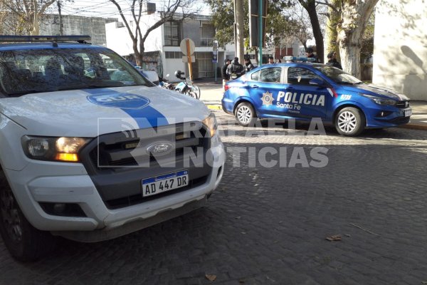 Policías y agentes de la Guardia Urbana rodearon Tribunales ¿Qué pasó?