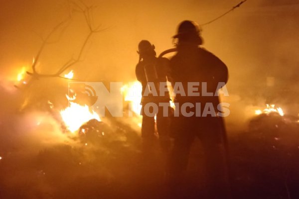 Incendio y susto durante la madrugada en barrio Fátima