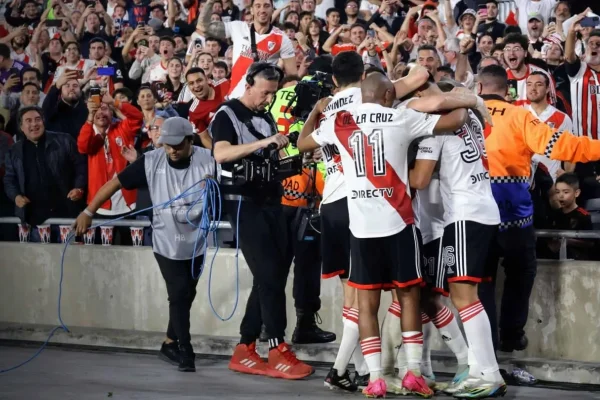 Con dos de Solari, River se lo dio vuelta a Internacional