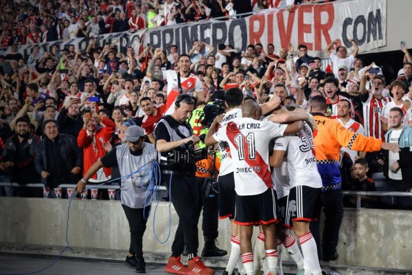 River le dio vuelta el partido a Internacional con dos goles de Solari