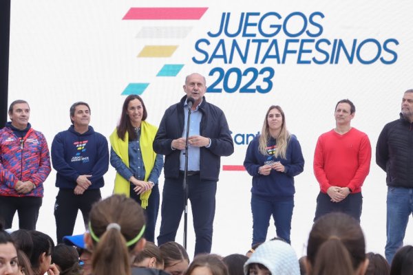 Perotti encabezó el acto de apertura de las finales de los Juegos Santafesinos 2023