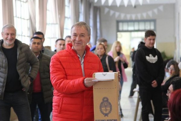 Elecciones 2023: Schiaretti votó y remarcó la importancia de la sociedad a emitir su opinión