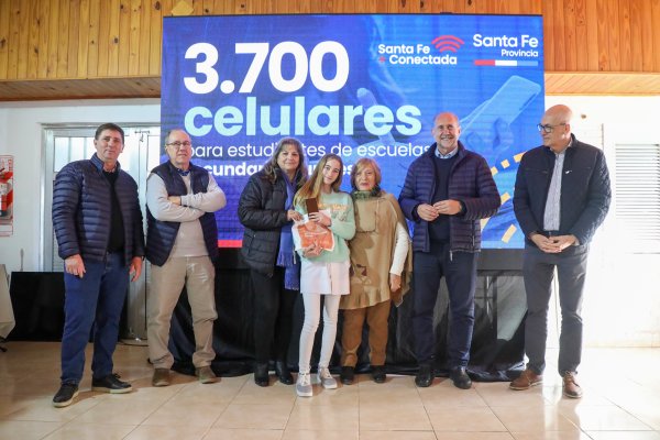 La provincia avanza con la entrega de dispositivos tecnológicos a estudiantes de escuelas secundarias rurales