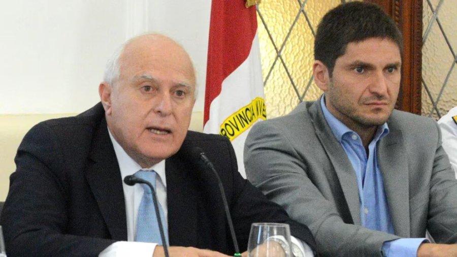 El entonces gobernador de Santa Fe, Miguel Lifschitz, junto a Maximiliano Pullaro