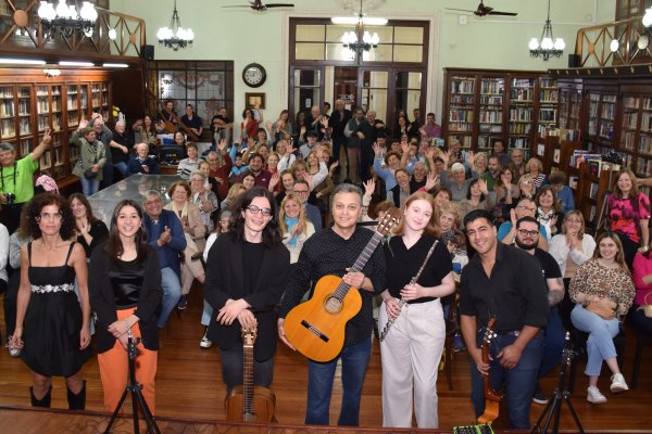 Noche de musica y emociones en la biblioteca Sarmiento