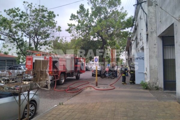 Susto por un principio de incendio en calle Moreno