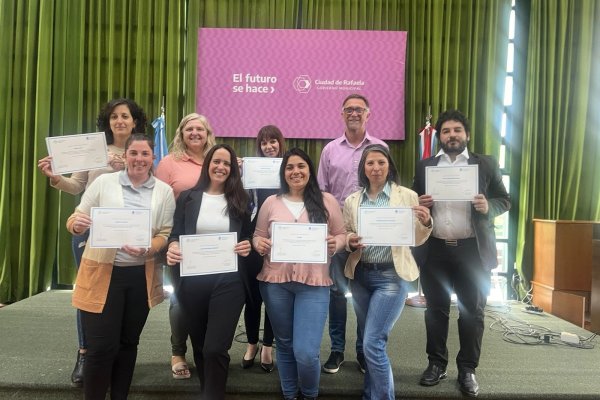 Entrega de certificados a las empresas que se capacitaron en turismo sostenible